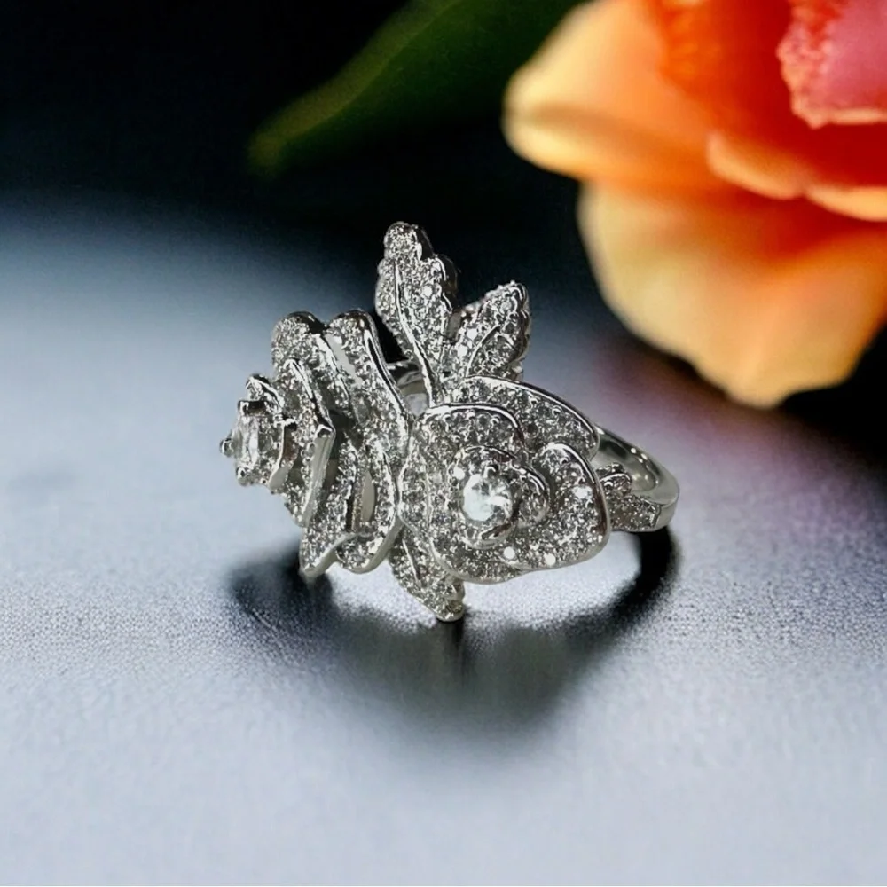 NEW Silvertone SATC Style Cubic Zirconia Dual Rose Flower Cocktail Ring